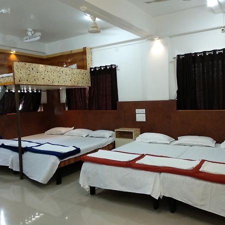 Joshi Yatri Niwas Hotell Kolhapur Eksteriør bilde