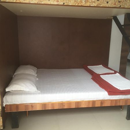 Joshi Yatri Niwas Hotell Kolhapur Eksteriør bilde