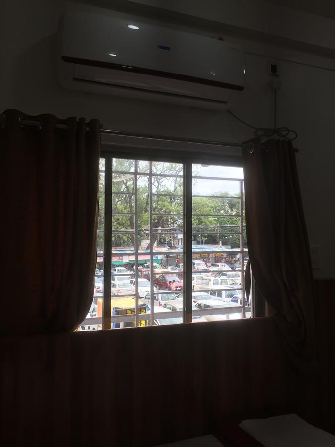 Joshi Yatri Niwas Hotell Kolhapur Eksteriør bilde