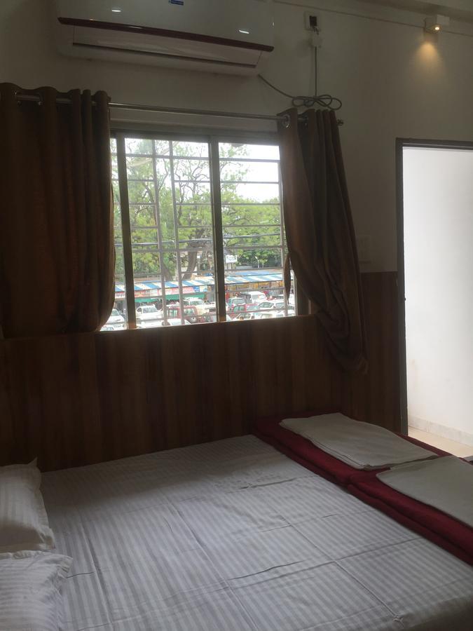 Joshi Yatri Niwas Hotell Kolhapur Eksteriør bilde